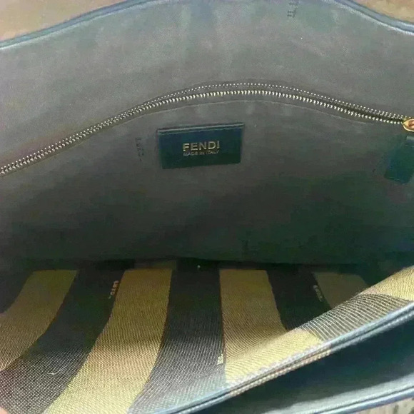 Fendi crossbody/shoulder leather bag, authentic, gold hardware - Picture 12 of 17